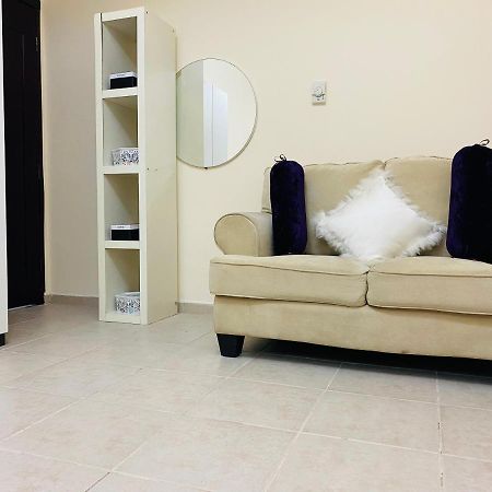 Nash Guest House Females Only Ντουμπάι Εξωτερικό φωτογραφία