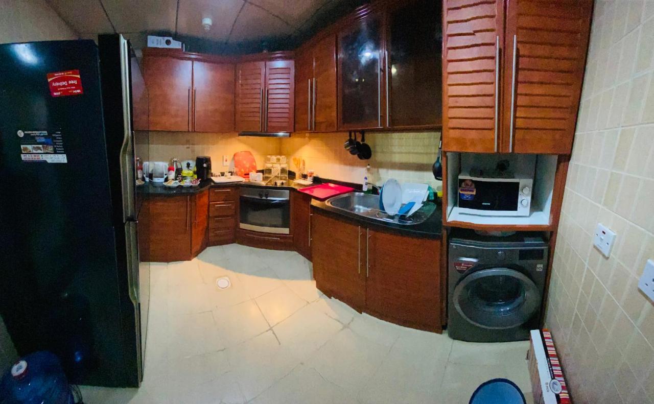 Nash Guest House Females Only Ντουμπάι Εξωτερικό φωτογραφία