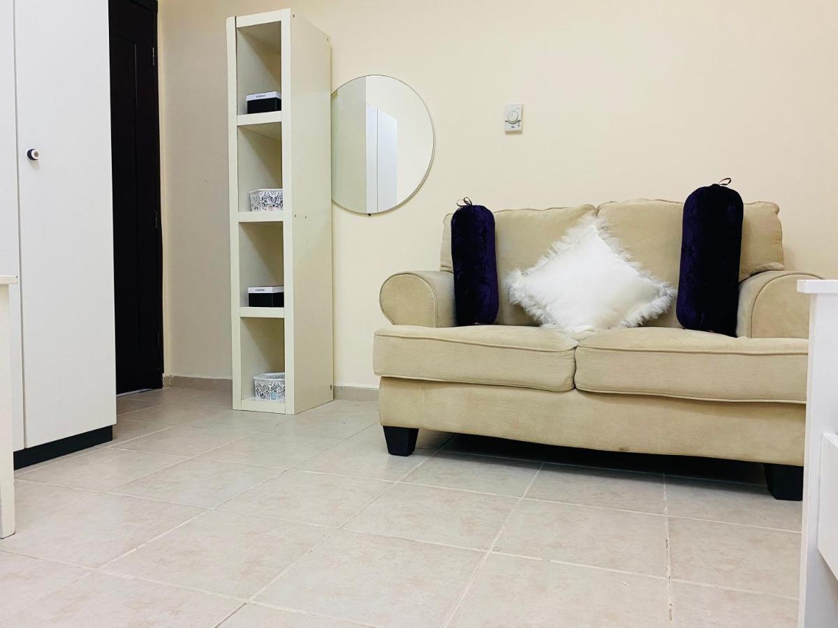 Nash Guest House Females Only Ντουμπάι Εξωτερικό φωτογραφία