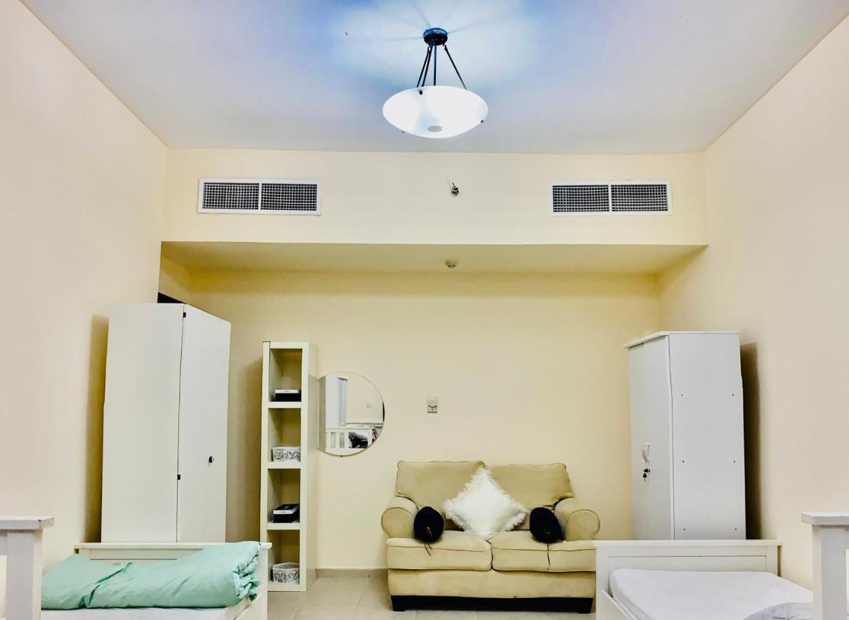 Nash Guest House Females Only Ντουμπάι Εξωτερικό φωτογραφία